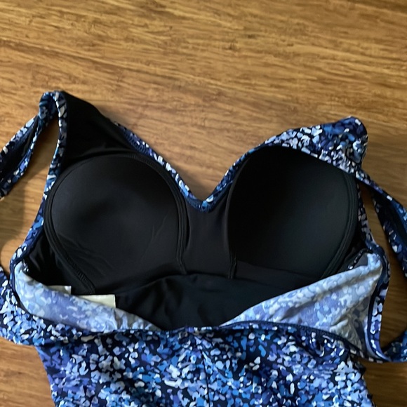 Alisha Levine One Piece Bathing Suit - Picture 4 of 4